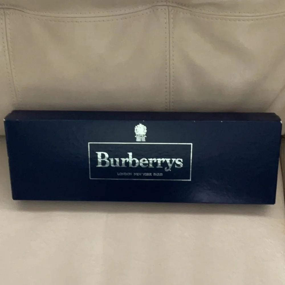 Burberrys Vintage Cashmere Scarf with Navy Box - Picture 2 of 4